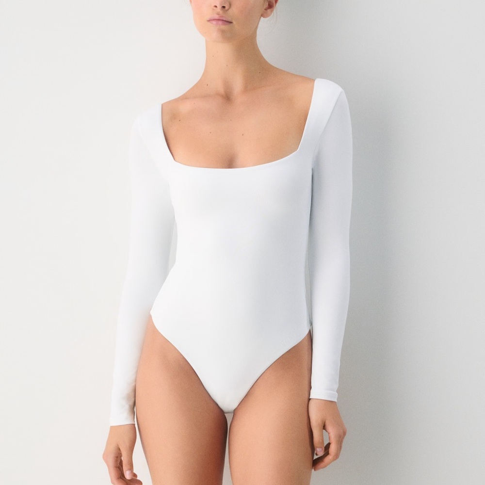 Aritzia Contour Square Neck Bodysuit